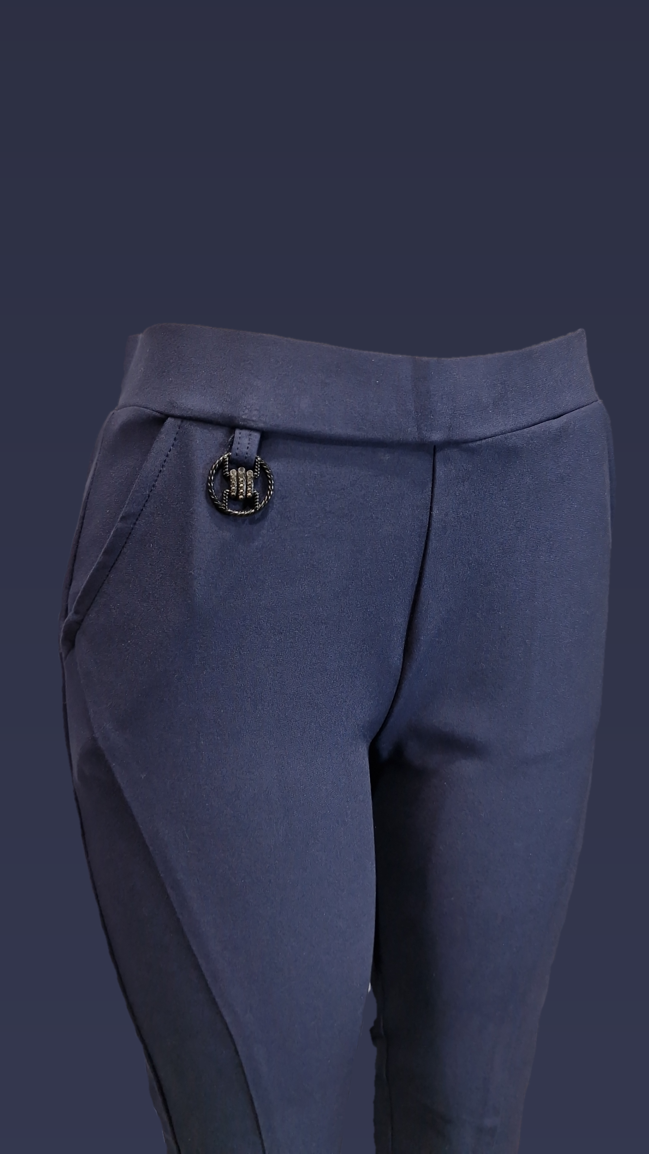 WOO WEARING PANT