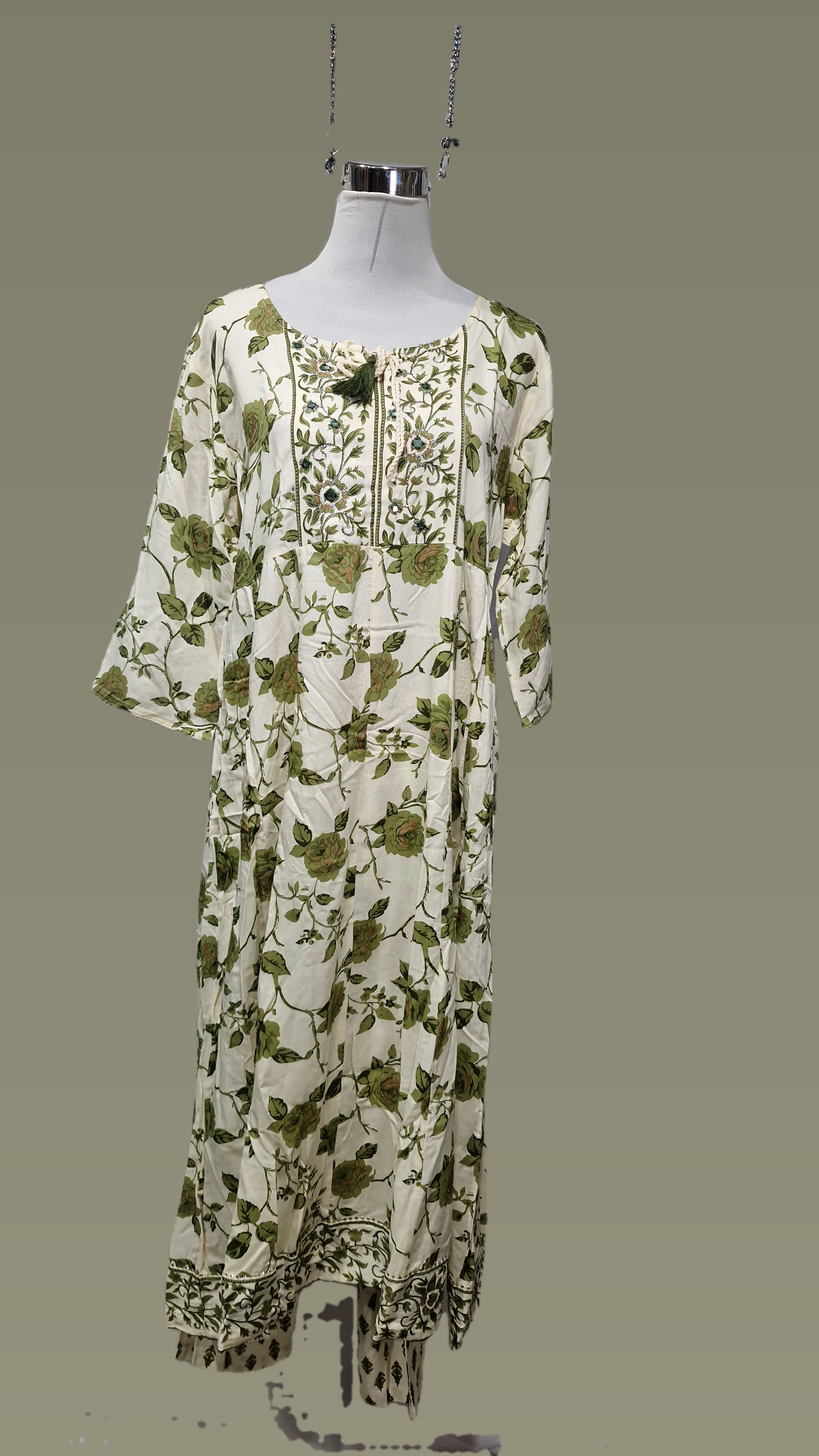 FnF RN Suit creamGreen